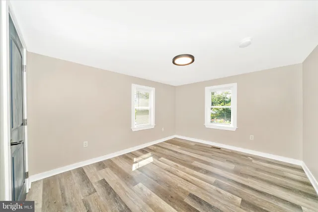 a view of empty room with window