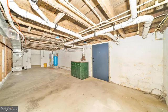 a house view with a outdoor space