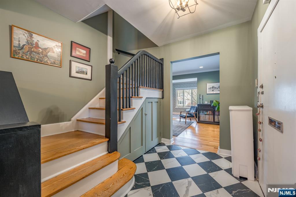 133 Buckingham Road Montclair, NJ 07043 - Photo 4 of 37