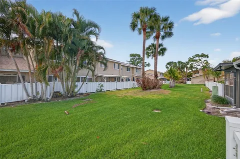 a view of yard with green space