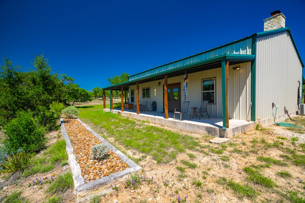 422 Johnson Road Bandera, TX 78003 - Photo 14 of 42 Saloon