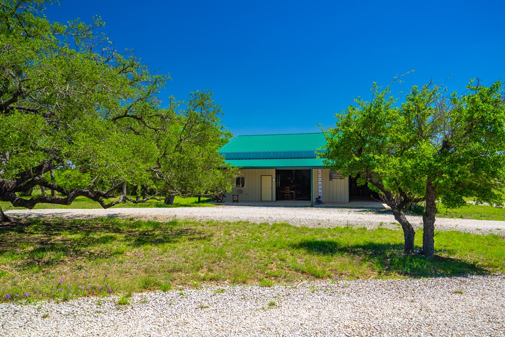 422 Johnson Road Bandera, TX 78003 - Photo 31 of 42 Barn