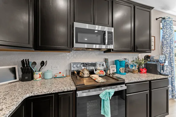 $1,800 | 121 Lazy Lizzy Road, Jarrell, TX 76537