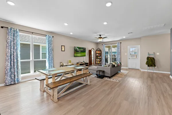 $1,800 | 121 Lazy Lizzy Road, Jarrell, TX 76537