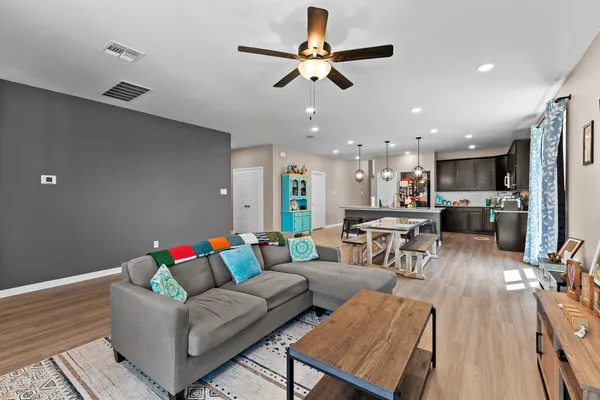 $1,800 | 121 Lazy Lizzy Road, Jarrell, TX 76537