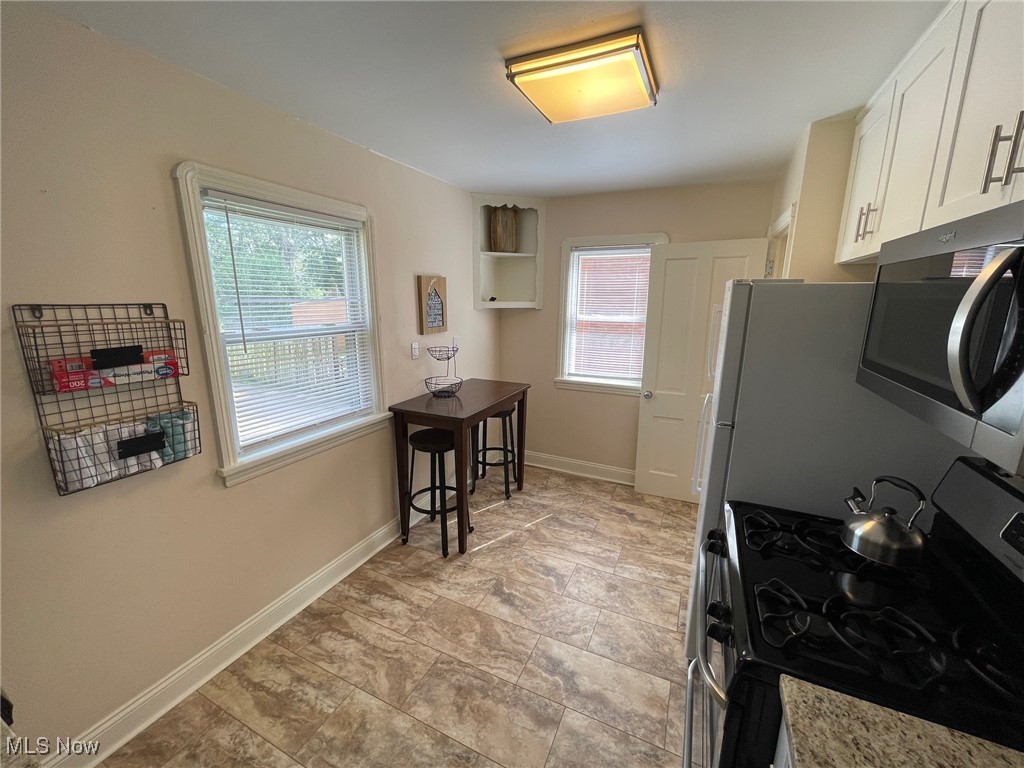 1539 Winchester Road Lyndhurst, OH 44124 - Photo 6 of 21 Eat in kitchen