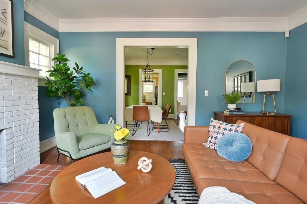 2076 Ridgedale Road Northeast Atlanta, GA 30317 - Photo 9 of 40