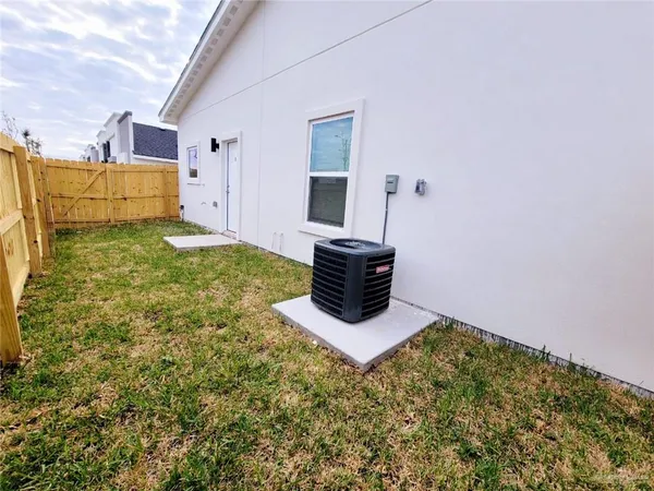 $1,095 | 3409 Frio Avenue, Unit 3, McAllen, TX 78504