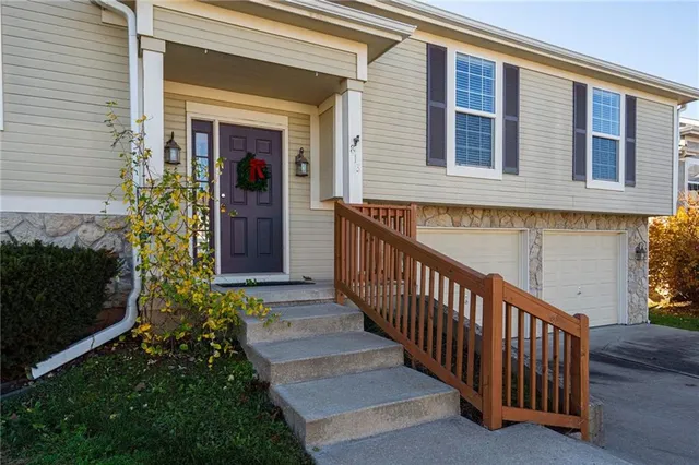 $340,000 | 813 Glenview Street, Leavenworth, KS 66048