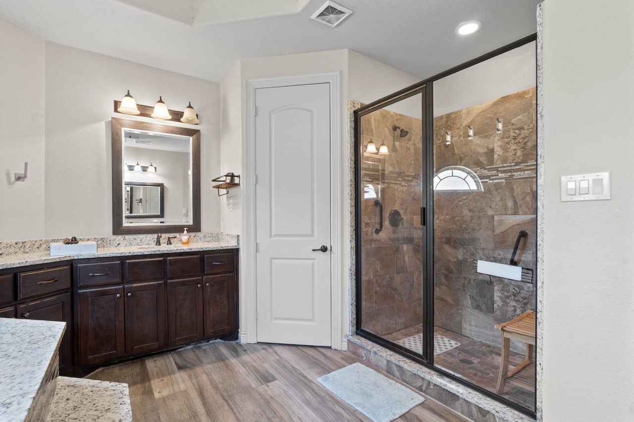 27585 Rio Blanco Drive Splendora, TX 77372 - Photo 24 of 39 Not only is the tub nice and big but check out the shower!