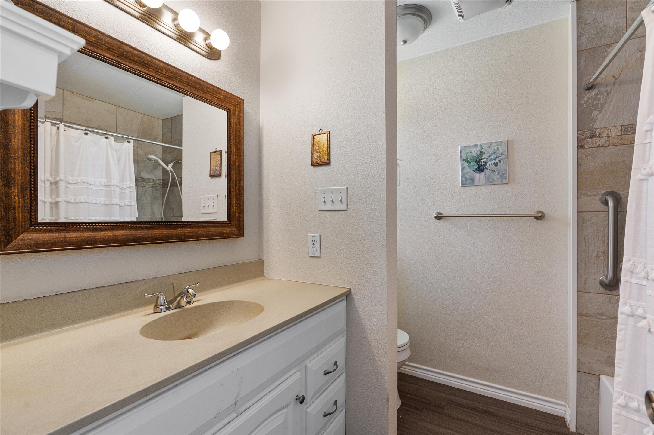 400 East Logan Street Round Rock, TX 78664 - Photo 13 of 25 a bathroom with a sink and a mirror