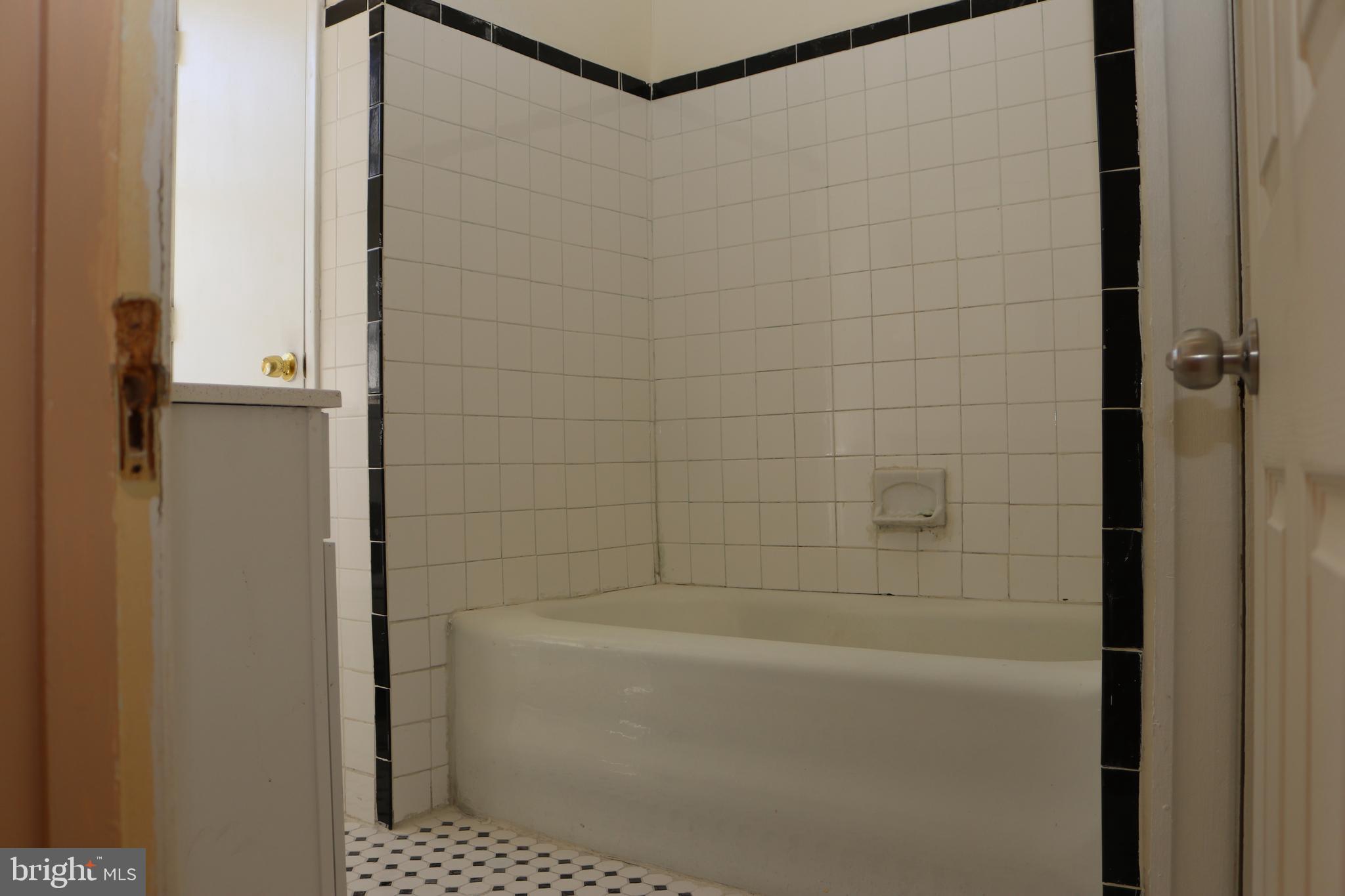 904 Marlyn Road Philadelphia, PA 19151 - Photo 11 of 16