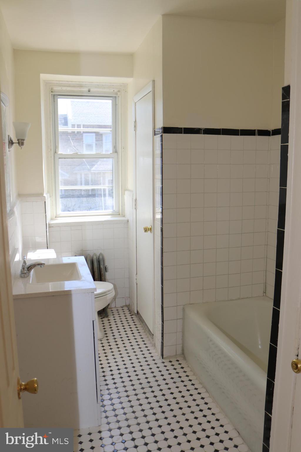 904 Marlyn Road Philadelphia, PA 19151 - Photo 9 of 16
