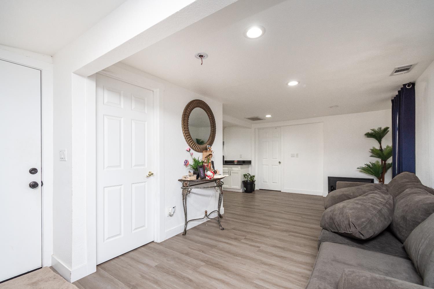 346 Silver Eagle Road Sacramento, CA 95838 - Photo 4 of 27