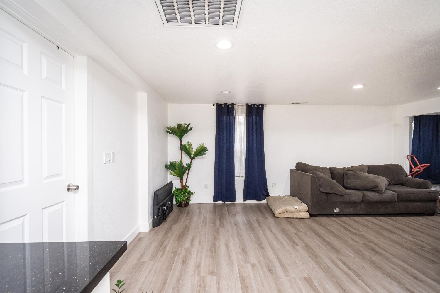 346 Silver Eagle Road Sacramento, CA 95838 - Photo 8 of 27