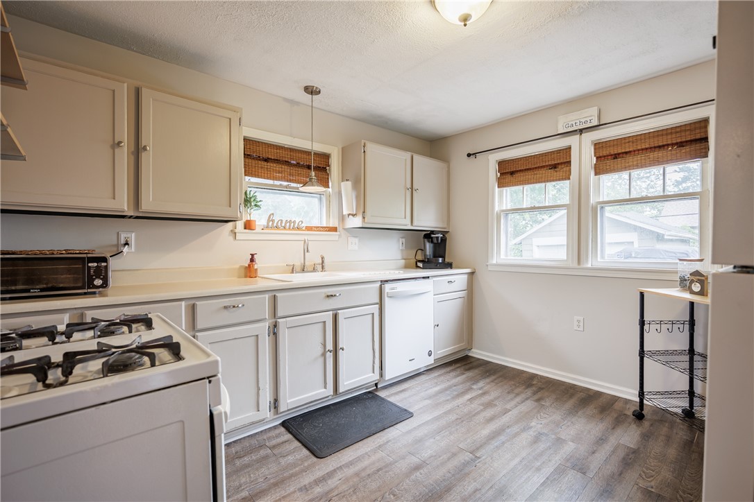 39 Brockley Road Irondequoit, NY 14609 - Photo 14 of 47