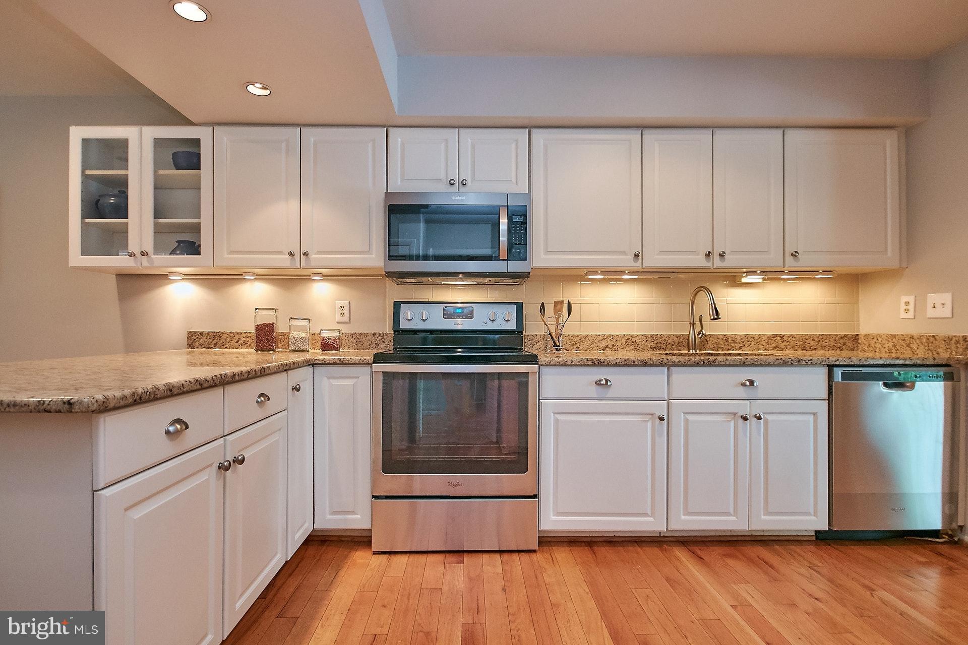 2131 Cabots Point Lane Reston, VA 20191 - Photo 12 of 29 Kitchen