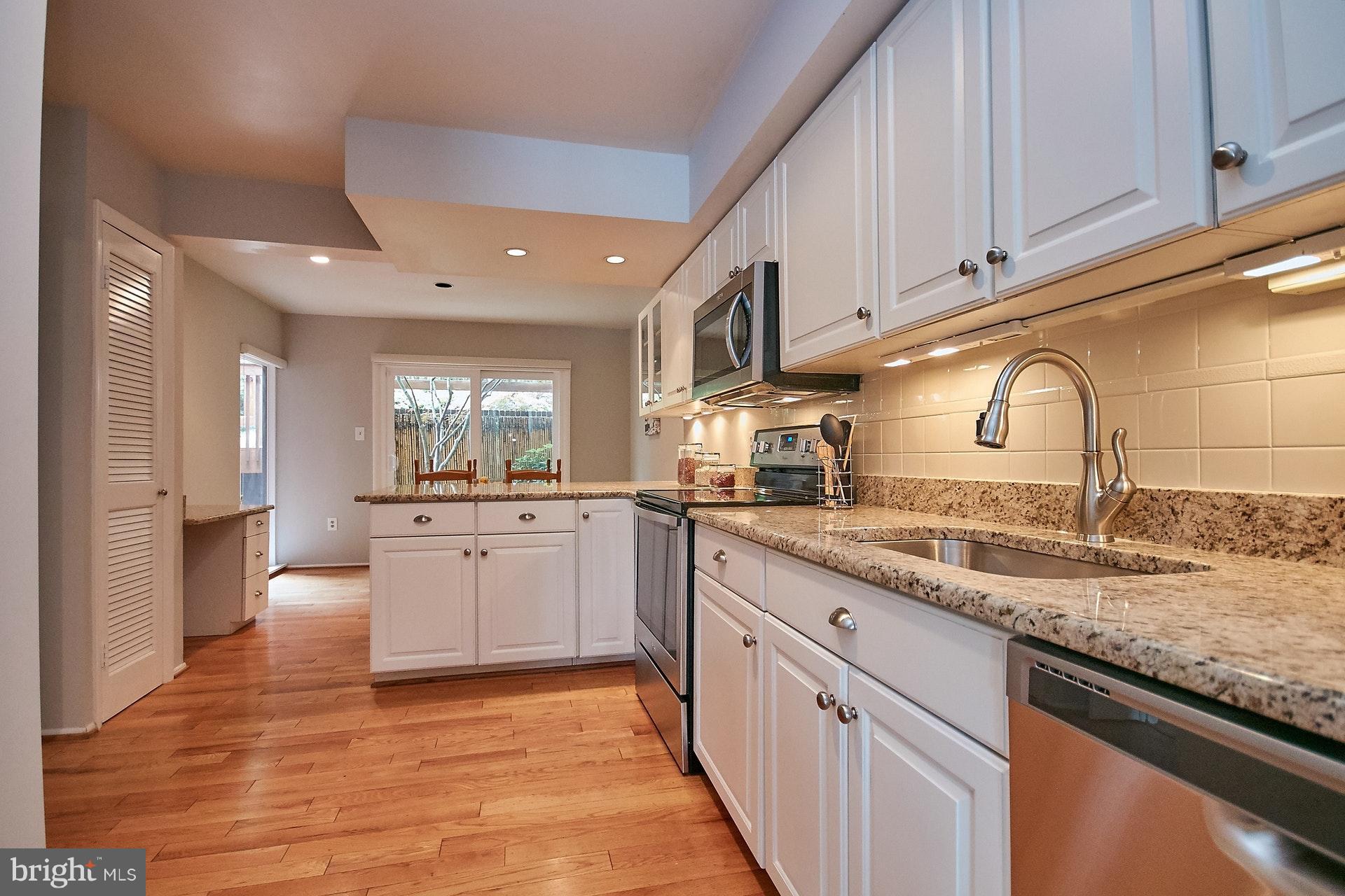 2131 Cabots Point Lane Reston, VA 20191 - Photo 13 of 29 Kitchen