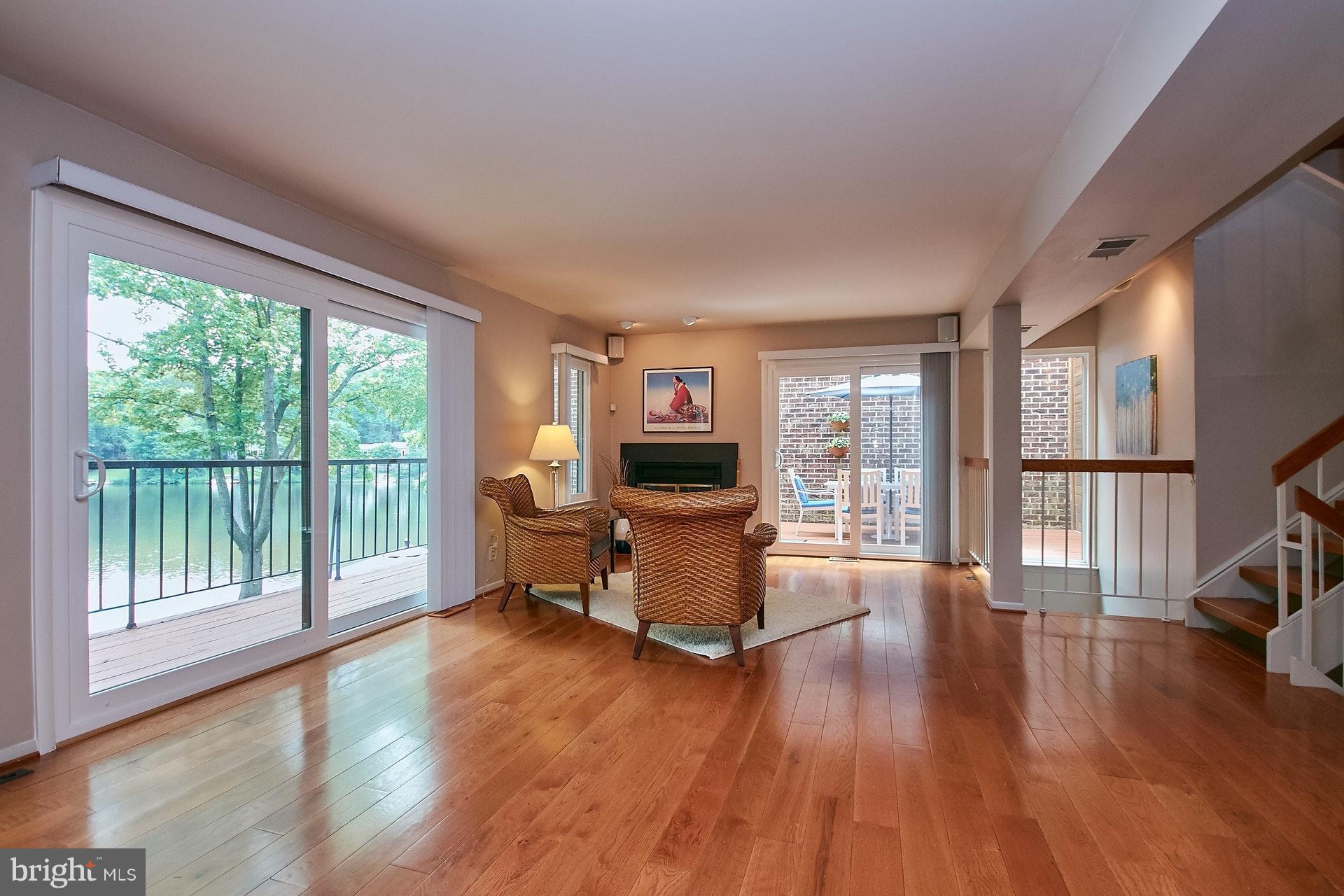 2131 Cabots Point Lane Reston, VA 20191 - Photo 7 of 29 Living Room