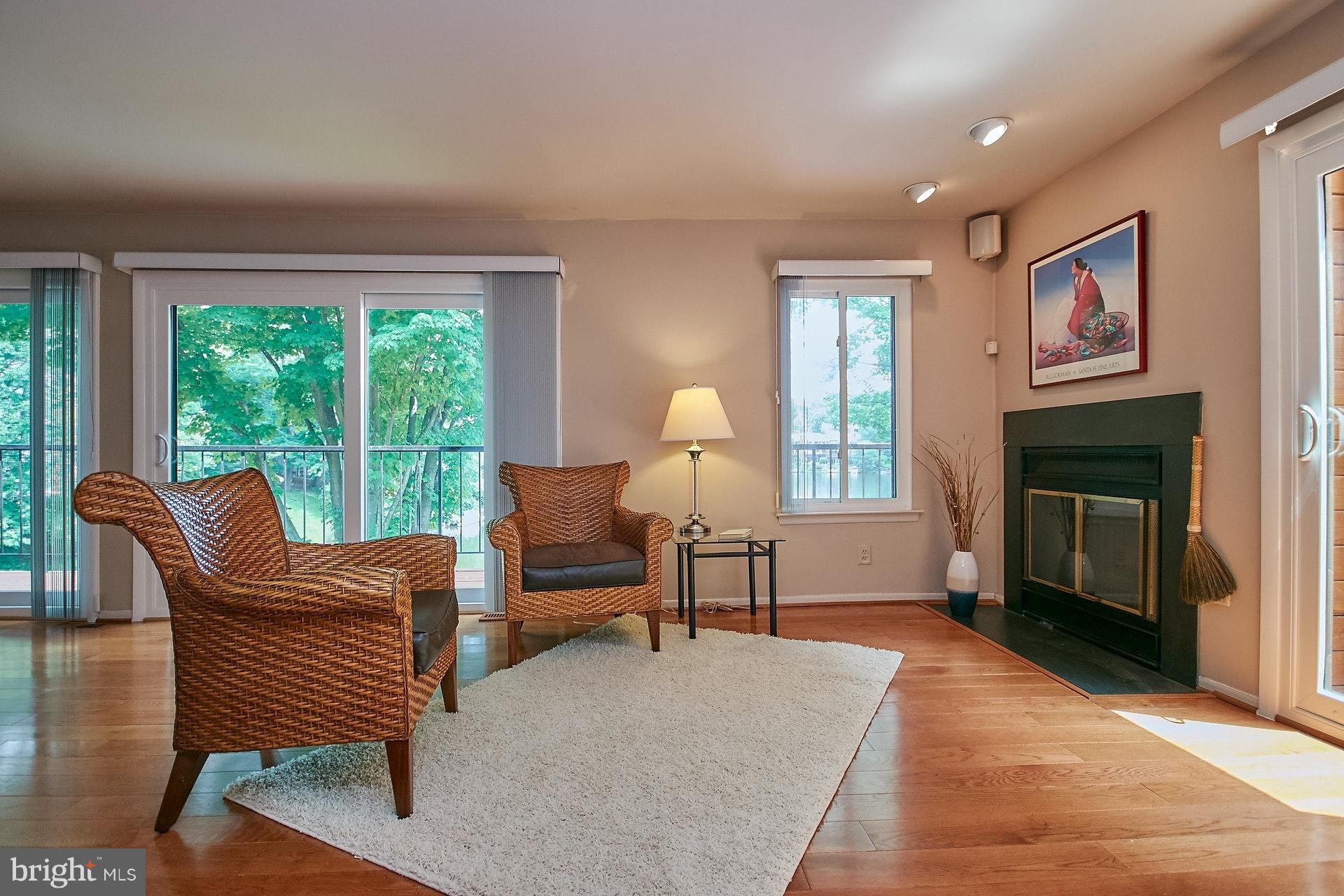 2131 Cabots Point Lane Reston, VA 20191 - Photo 8 of 29 Living Room