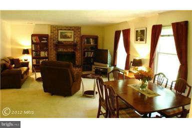 112 Gloucester Road Queenstown, MD 21658 - Photo 6 of 24 a view of a living room with furniture