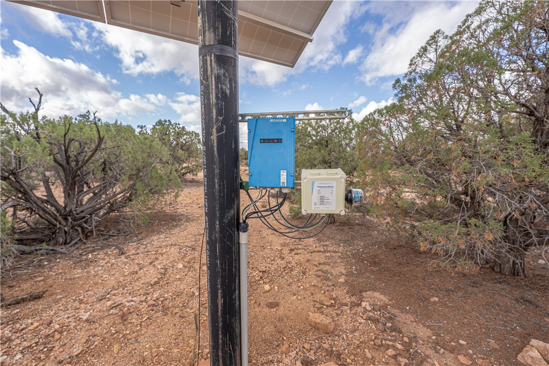 2765 North Silver Springs Road Kingman, AZ 86401 - Photo 18 of 60 a backyard of a house with lots of green space