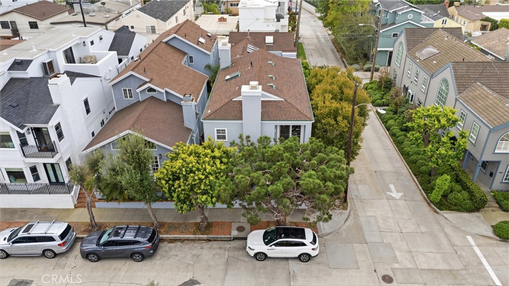 500 3rd Street Manhattan Beach, CA 90266 - Photo 21 of 24 Corner Lot and plenty of street parking - so convenient