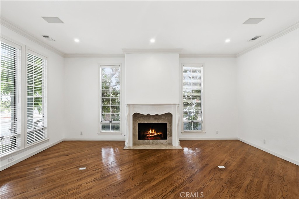 500 3rd Street Manhattan Beach, CA 90266 - Photo 4 of 24 Spacious Living Room for entertaining