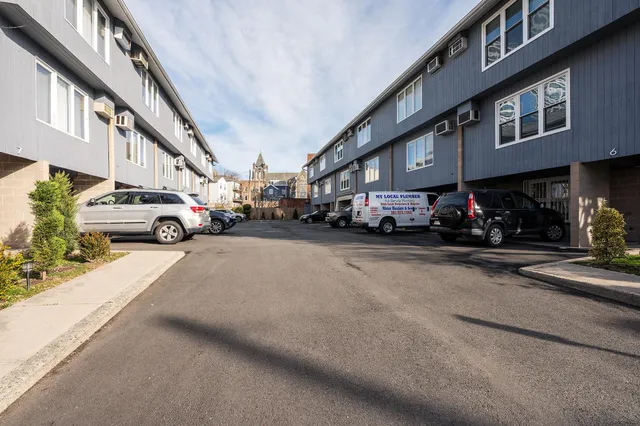 $2,200 | 72 Henry Street, Unit 3AGARDEN, Jersey City, NJ 07306