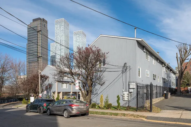 $2,200 | 72 Henry Street, Unit 3AGARDEN, Jersey City, NJ 07306