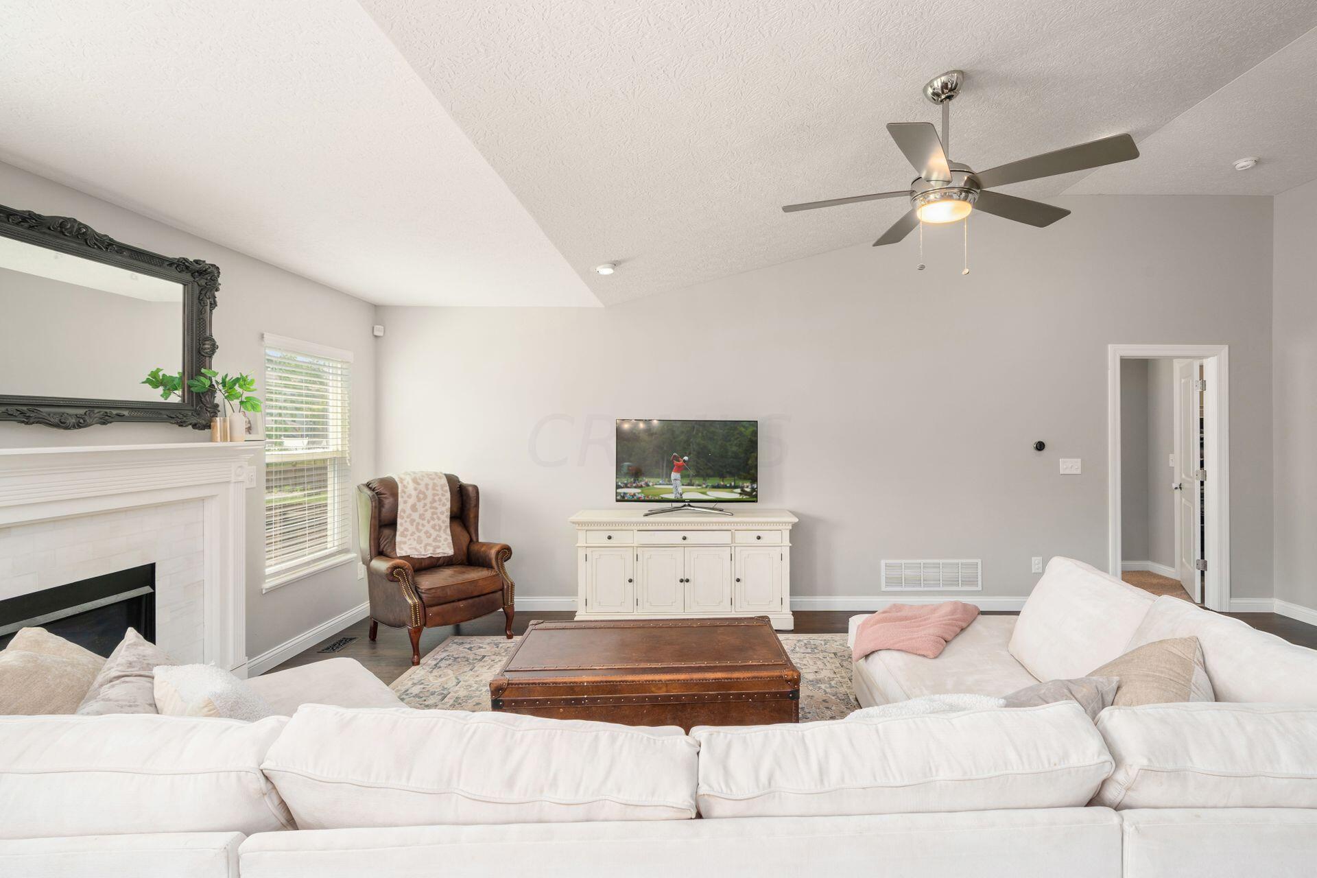 3927 Trail Ridge Drive Columbus, OH 43228 - Photo 13 of 54 Great Room