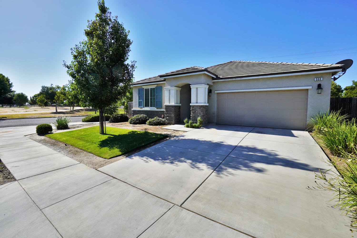 559 Ivory Street Lemoore, CA 93245 - Photo 5 of 59