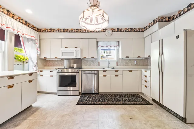 $400,000 | 14 Nelke Place, Lewiston, ME 04240