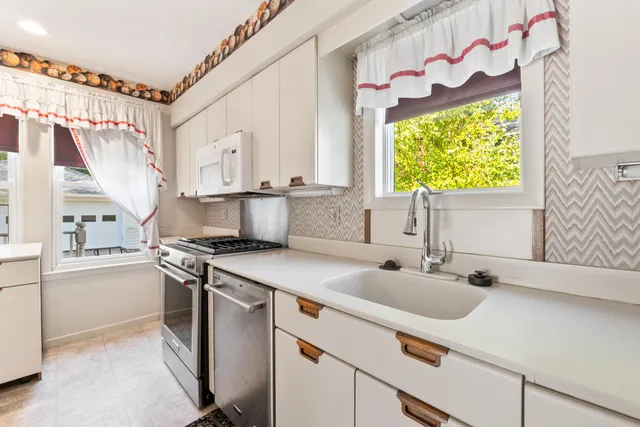 $400,000 | 14 Nelke Place, Lewiston, ME 04240