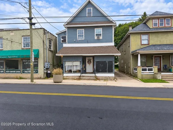 $975 | 825 Main Street, Unit 2R, Dickson City, PA 18519