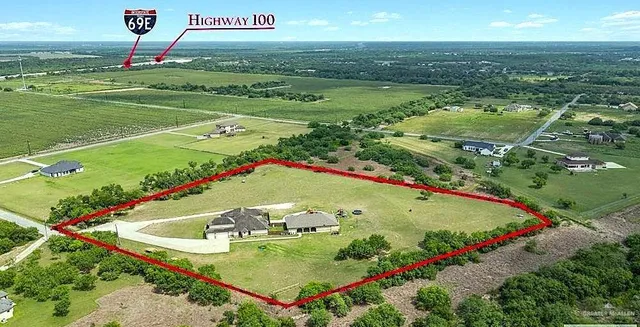 a view of a tennis court