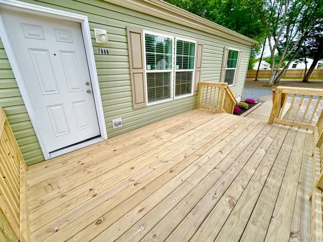 a front view of house with yard