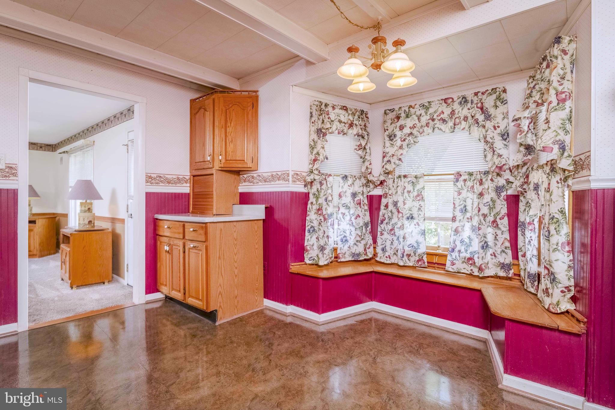 7602 Spruce Road Dundalk, MD 21222 - Photo 14 of 29 Kitchen with Breakfast Nook