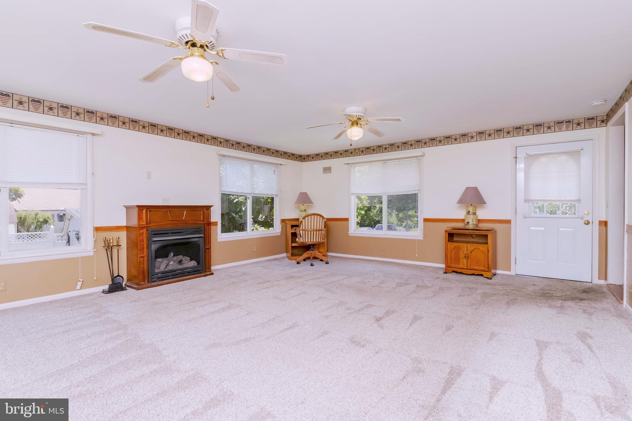 7602 Spruce Road Dundalk, MD 21222 - Photo 4 of 29 Family Room with Gas Fireplace