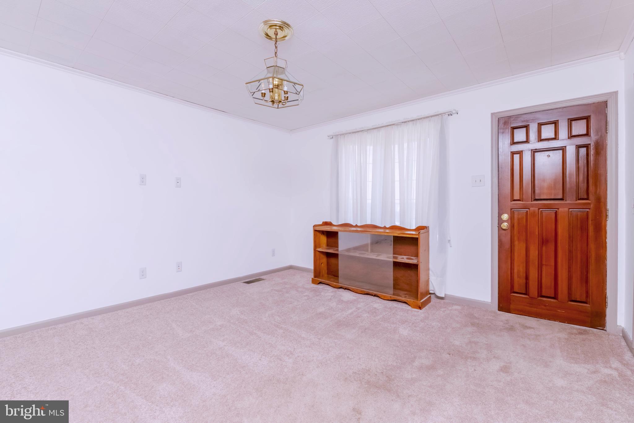 7602 Spruce Road Dundalk, MD 21222 - Photo 7 of 29 Living Room