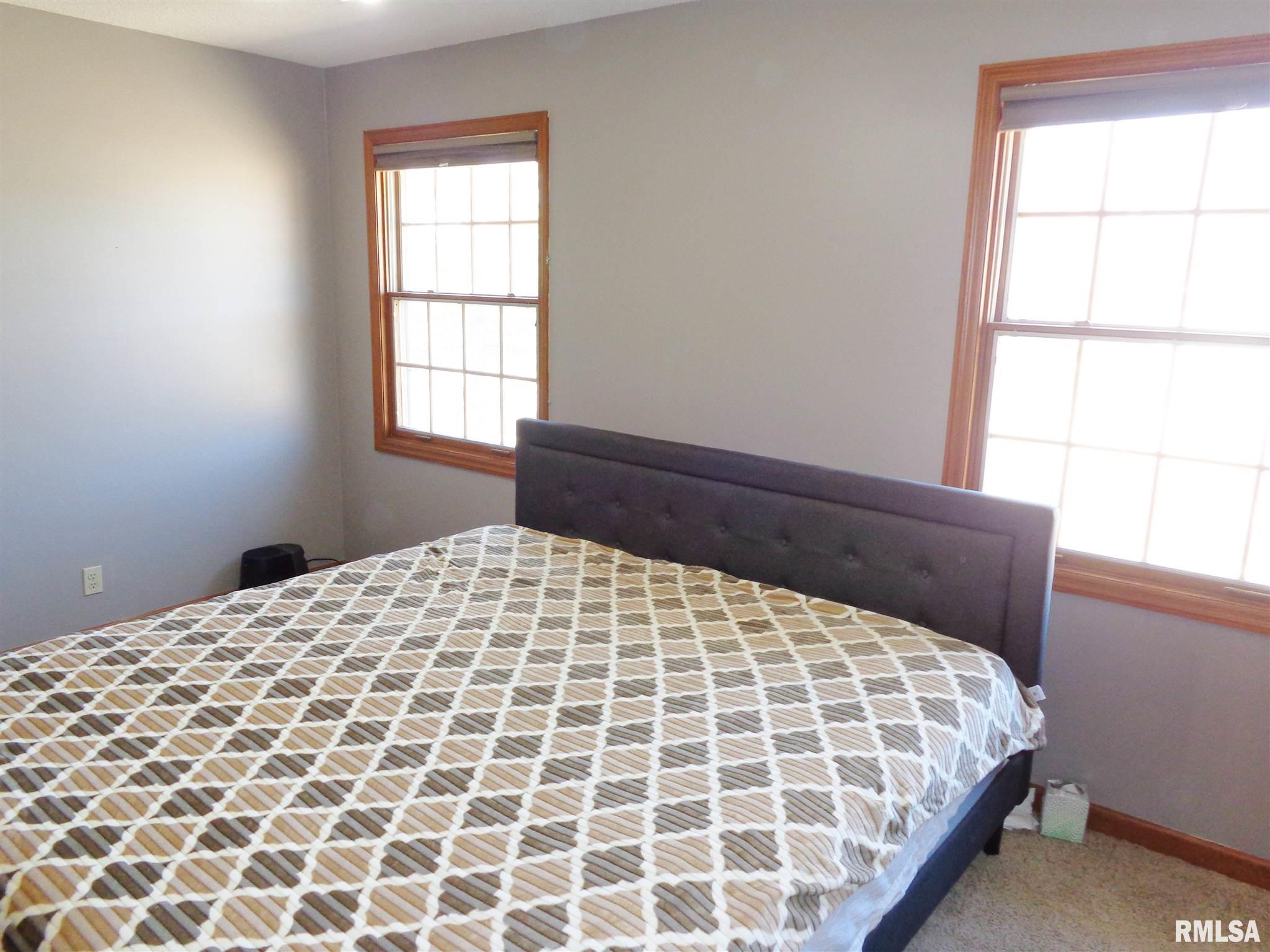 6502 North Camelot Road Peoria, IL 61615 - Photo 36 of 49 Gallery Image 36