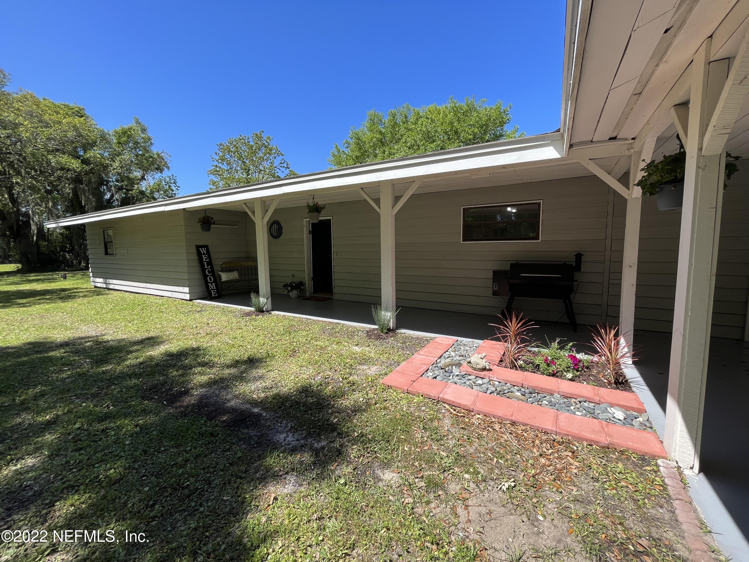 75049 Edwards Road Yulee, FL 32097 - Photo 3 of 23 a view of backyard with tub