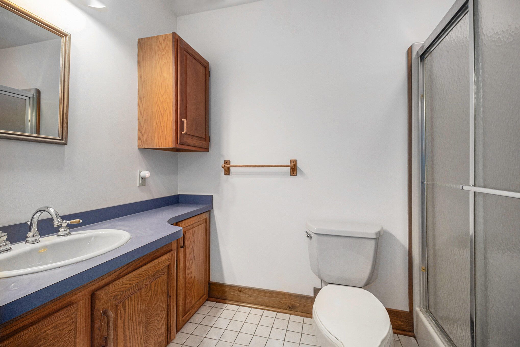 10989 Scio Church Road Chelsea, MI 48118 - Photo 33 of 80 Upper 2nd Bathroom