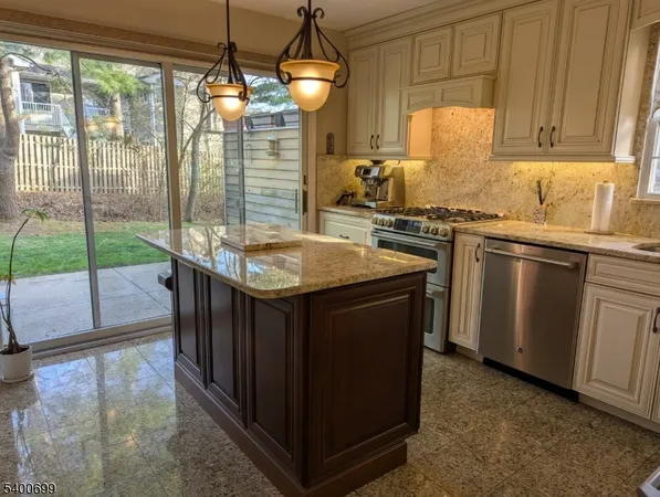 $3,600 | 47 Eton Court, Bedminster, NJ 07921