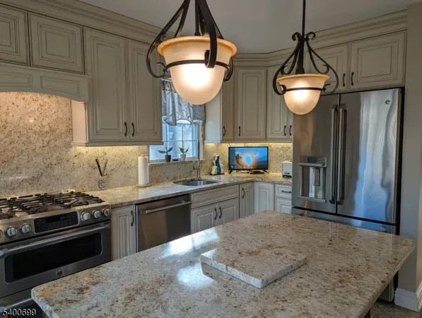 $3,600 | 47 Eton Court, Bedminster, NJ 07921