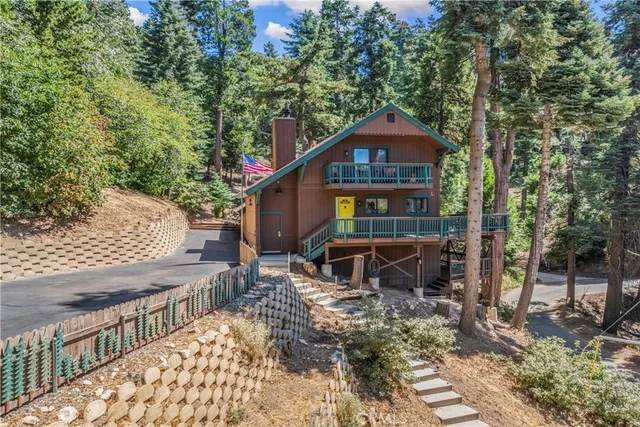 a view of a yard with plants and trees