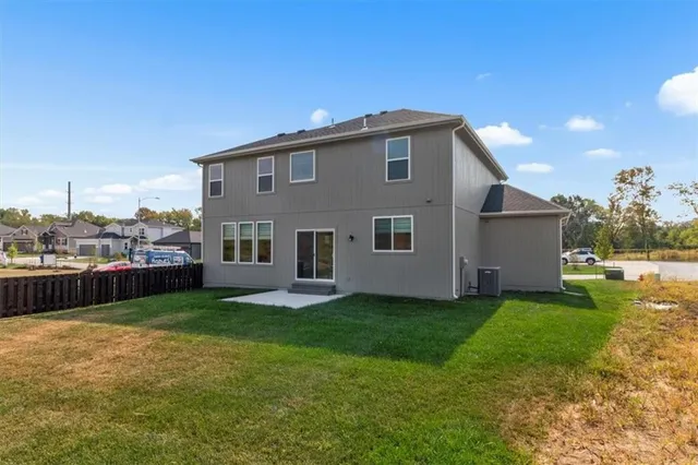 $555,000 | 417 Southeast Maxwell Drive, Blue Springs, MO 64014