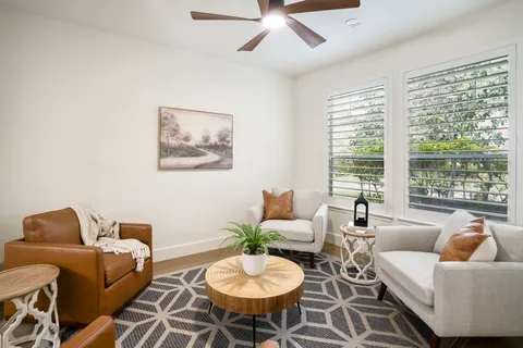 $825,000 | 3 Forest Perch Place, The Woodlands, TX 77382