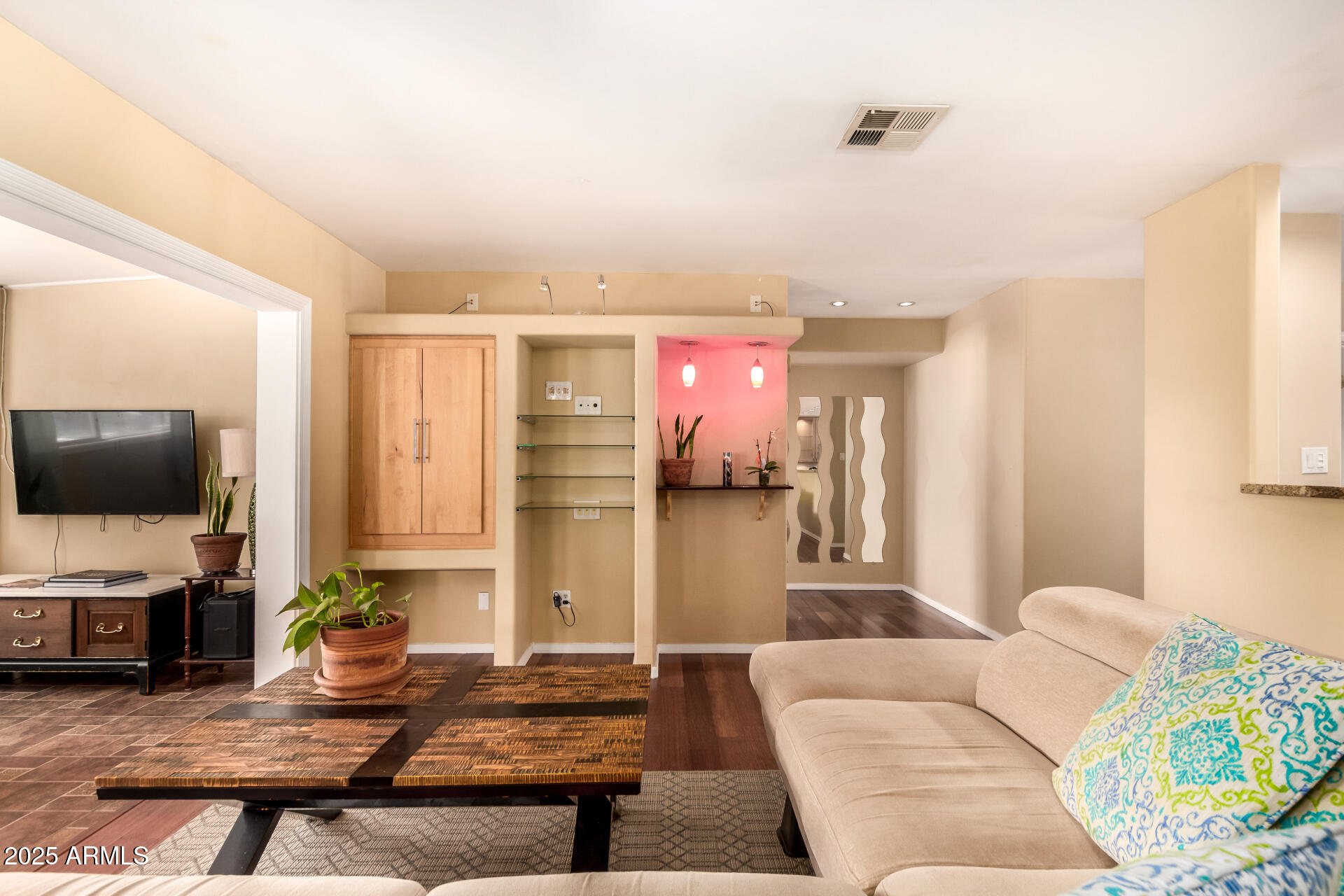 3519 West Emig Road Phoenix, AZ 85053 - Photo 5 of 26 18-Emig