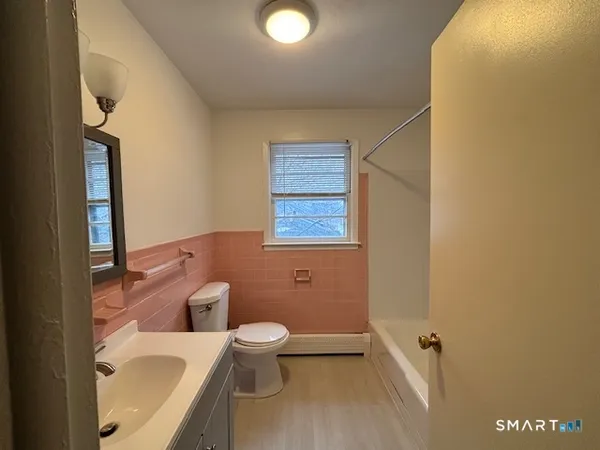 $2,400 | 57 Dalton Street, Unit 2, West Haven, CT 06516